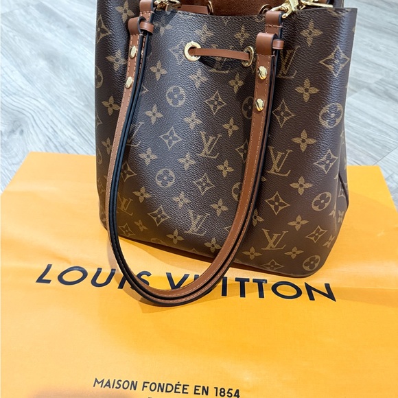 Louis Vuitton Handbags - Louis Vuitton Classic Monogram Shoulder Bag